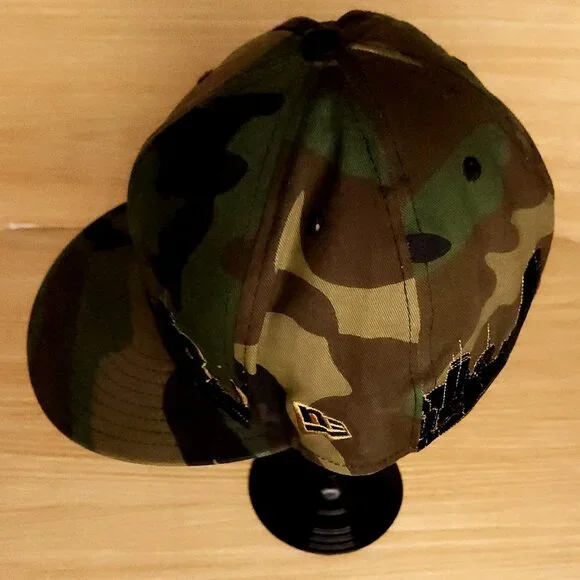 New Era Vintage Boston Red Sox Green Camouflage Velvet Embroidered Skyline Hat - Picture 5 of 11